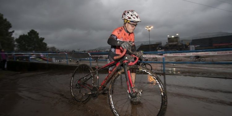Borja Gómez, do Clube Ciclista Ponteareas, o exemplo de integración e superación