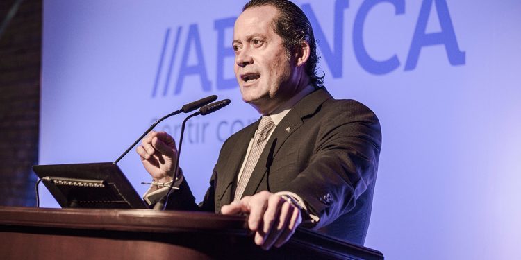 Escotet responde al gobierno venezolano que Banesco “no está en venta”
