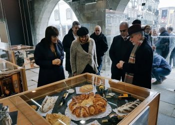 A exposición “Con pan e viño ándase o camiño” chega a Viana do Castelo