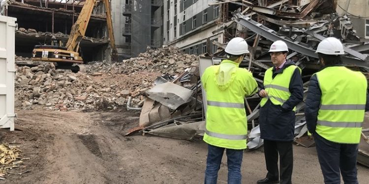O antigo edificio circular do «Pirulí» de Vigo xa é historia