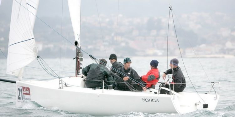 El «Noticia» sentencia la quinta serie de J70 de la mano del vigués Alberto García