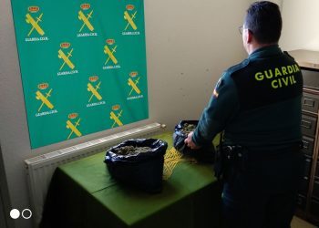 Interceptado en el puente internacional de Salvaterra un coche con 1,6 kilos de marihuana