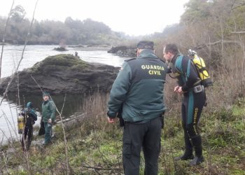 Envían medios na busca dun corpo que apareceu flotando no río en Arbo