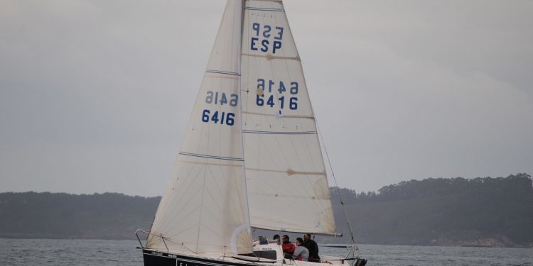 La flota del Náutico de Vigo manda en la Ría