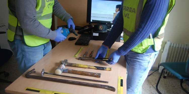 Cuatro detenidos por asaltar una cafetería y una estación de autolavado