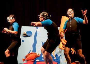 ‘Acuario’, una obra de teatro solidaria que hace posible la fusión entre poesía y biología