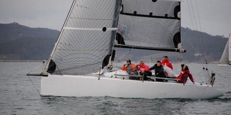 «Salaño Dos», en A Dos, y «Fend-la-Bise», en Crucero-Regata, primeros campeones en Vigo