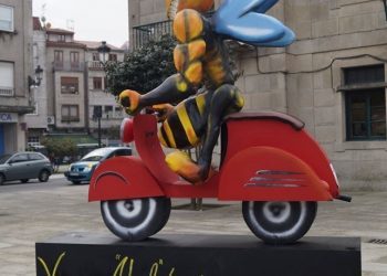 Redondela dedica su Meco a Caballero con la ‘Vespa Abelutina’, una “especie invasora”