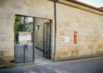 A aula da UNED de Tui abre tras solucionar o problema do conserxe