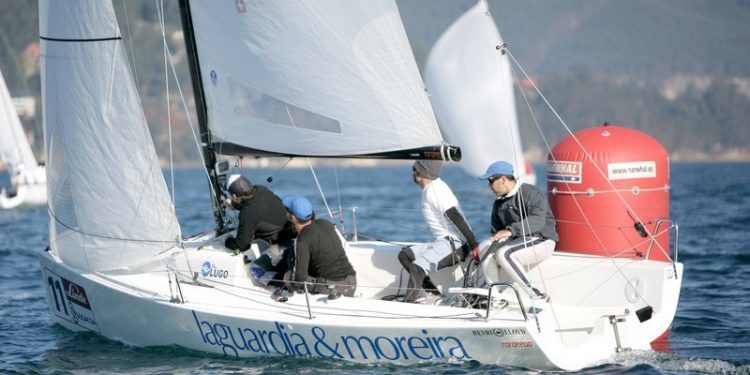 Vuelco general en la sexta serie del circuito vigués de J70