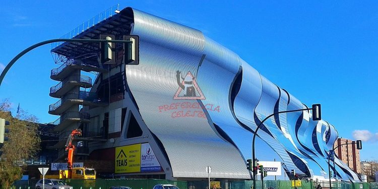 Caballero anuncia un “gran concierto” en Balaídos cuando termine la reforma