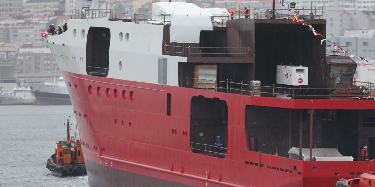 A Xunta anuncia «formación á carta» para 1.000 traballadores do naval galego