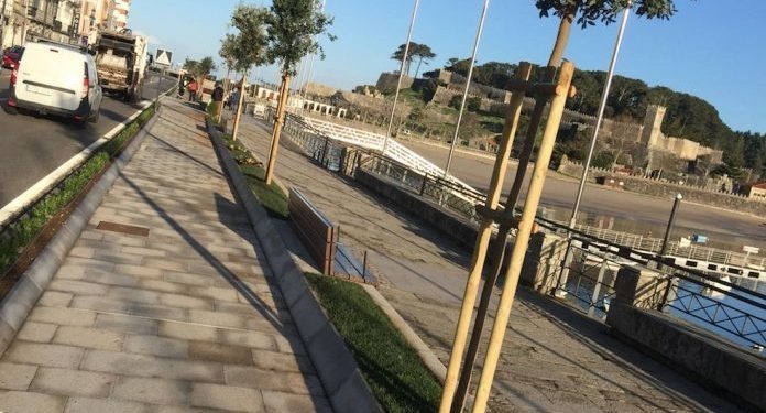Baiona ya dispone de nuevo carril bici junto al paseo marítimo