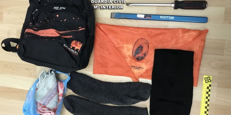 Detienen a un vecino de Moaña de 77 años por un robo con fuerza en una cafetería