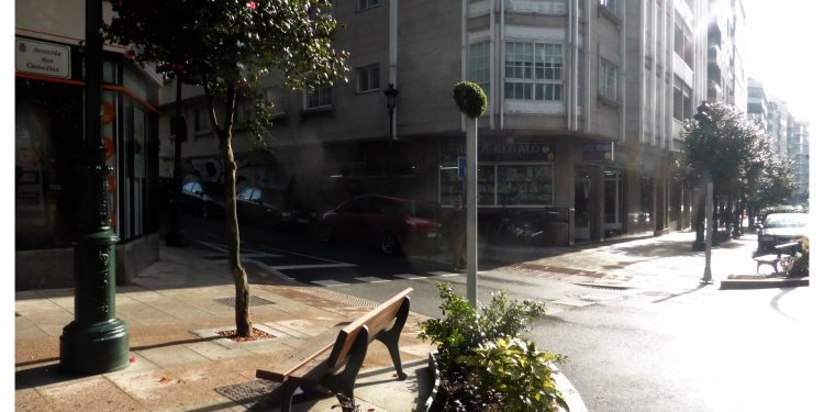 Semáforo con sombrero