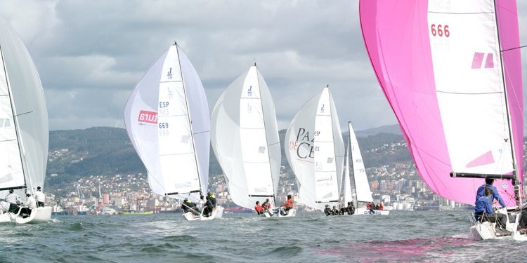 «Solventis» y «Noticia» se juegan la última serie del circuito de J70 en Vigo