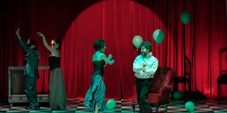 Sarabela Teatro presenta ‘O rei morre’ no Teatro Municipal de Tui