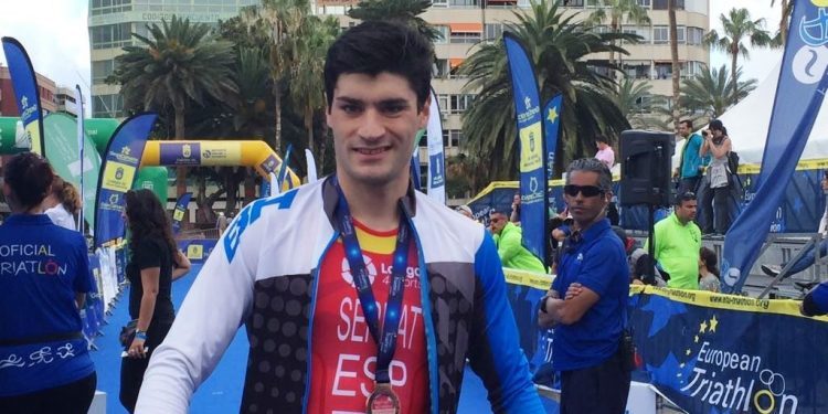 O vigués Antonio Serrat, bronce na Copa de Europa de tríatlon