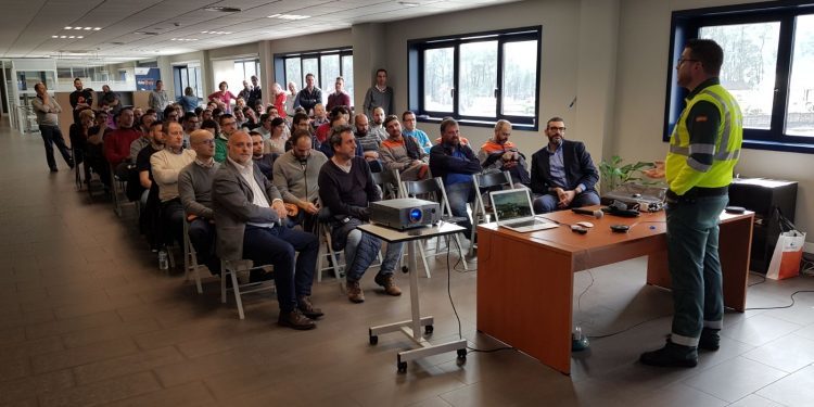 La Guardia Civil participa en una jornada sobre seguridad vial en O Porriño