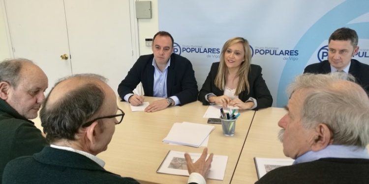 Elena Muñoz avala el proyecto de CCOO para el Policlínico Cíes