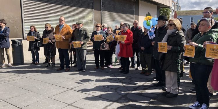 El PP organiza en Vigo una recogida de firmas para apoyar la prisión permanente revisable