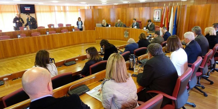 O pleno aproba pedir o retorno do Vindel coa ausencia da oposición