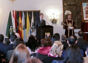 Los cañones de la fortaleza anuncian el comienzo de la XXIII Festa da Arribada