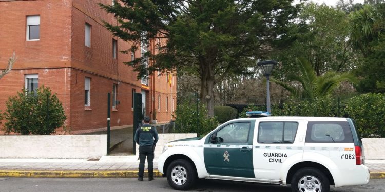 Investigan a un vecino de O Porriño por varias estafas en la venta de libros a domicilio