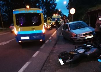 Fallece un motorista tras chocar contra un coche en Domaio