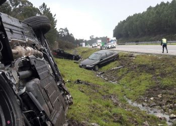El alcalde de Baiona sale ileso tras sufrir un aparatoso accidente en Portugal
