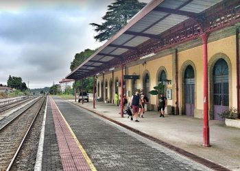 El tramo ferroviario Tui-Portugal, cortado por un desprendimiento de tierras
