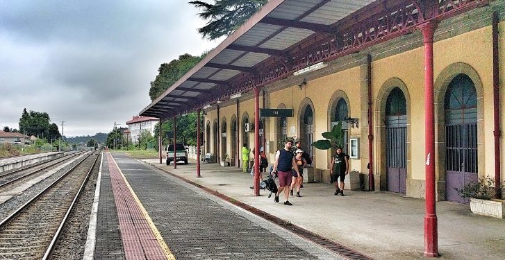 El tramo ferroviario Tui-Portugal, cortado por un desprendimiento de tierras