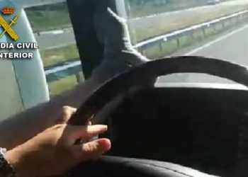 Tráfico localiza a un camionero que colgaba sus imprudencias en las redes sociales