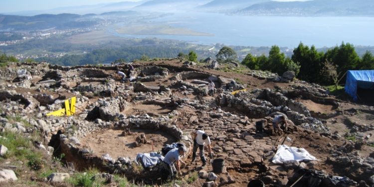 O monte Santa Tegra busca guía por 1.150 euros brutos al mes