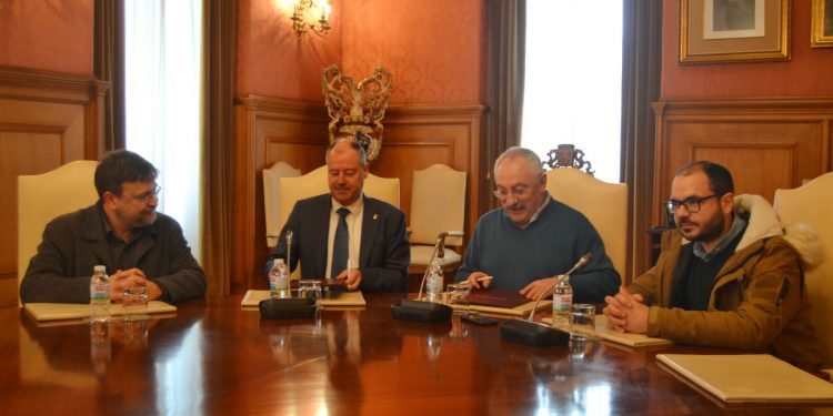 Universidade e Deputación reunirán especialistas para definir accións contra os lumes forestais