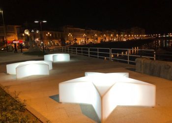 Baiona sube la apuesta e instala sus “tres mejores bancos del mundo”