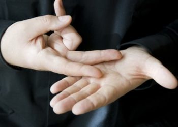 Mos ofrece un curso de lingua de signos con titulación oficial