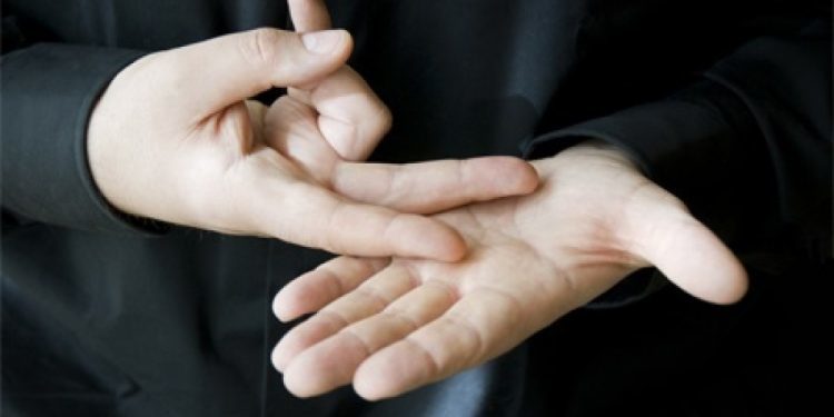 Mos ofrece un curso de lingua de signos con titulación oficial