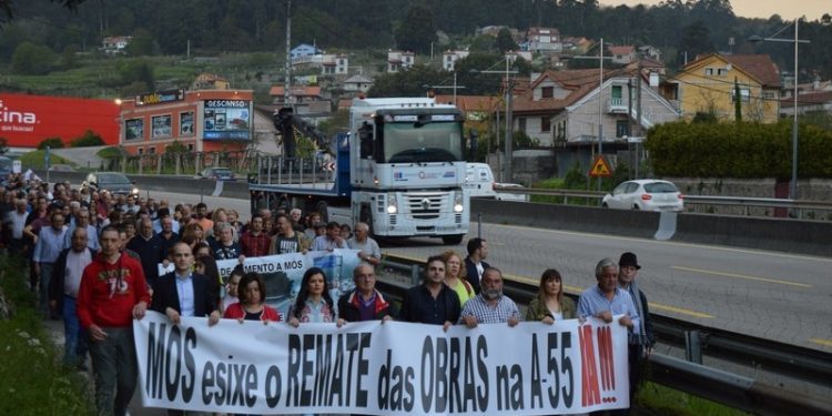 Mos rexeita as explicacións de Fomento e sae á rúa pola mellora da A-55