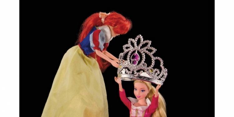 As Barbies “intervidas” chegan a Vigo para remover conciencias