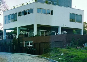 A arquitectura de Alejandro de la Sota protagoniza unha mostra de rúa en pleno Príncipe