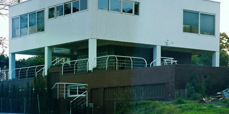 A arquitectura de Alejandro de la Sota protagoniza unha mostra de rúa en pleno Príncipe