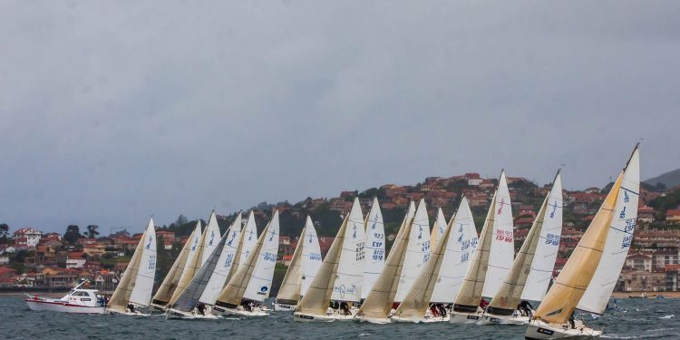 Dura pugna entre vascos y cántabros  por el Campeonato de España de J80