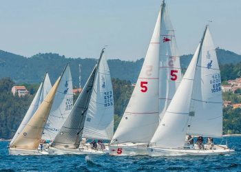 Las Rías Baixas reúnen a más de 200 regatistas en el Trofeo Comunica