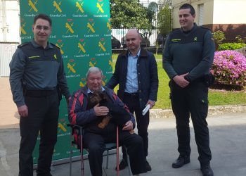 Un yorkshire que fue abandonado, nuevo acompañante de un vecino de Mondariz cuyo perro fue asesinado