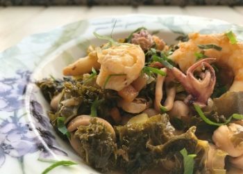 Potaje de garbanzos {con kale y calamares}