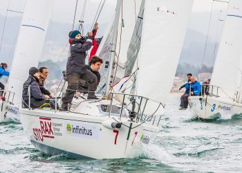 La bahía de Baiona acoge la final del Trofeo Infinitus