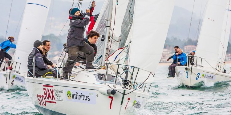 La bahía de Baiona acoge la final del Trofeo Infinitus