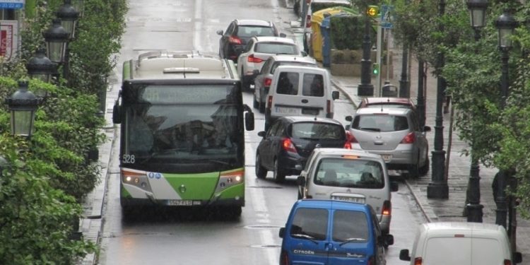Marea levará ao pleno unha moción para garantir un transporte metropolitano «público e xusto»