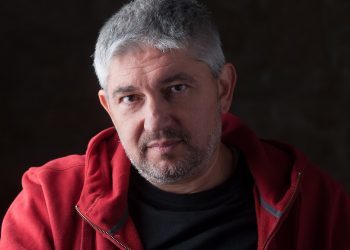 O escritor vigués Fran Alonso é o novo director de Xerais